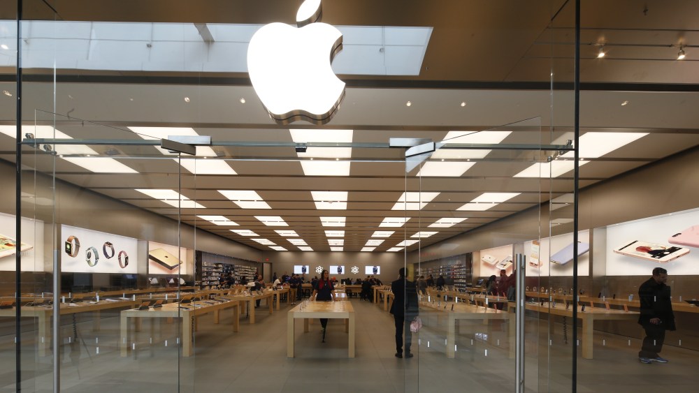 Warren Buffett’s Apple Bet Boosts Market