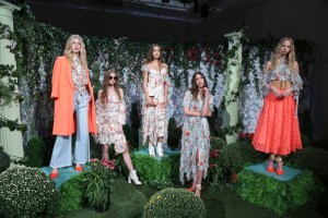Alice + Olivia RTW Spring 2018