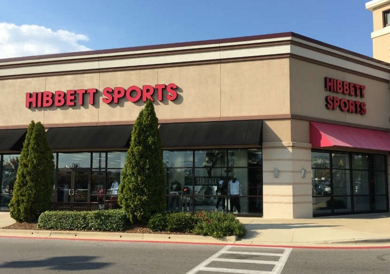 Hibbett Sees Net Income Plummet Q3, Yet Exceeds Expectations