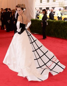 Sarah Jessica Parker
Costume Institute Gala Benefit celebrating Charles James: Beyond Fashion, Metropolitan Museum of Art, New York, America - 05 May 2014
WEARING OSCAR DE LA RENTA