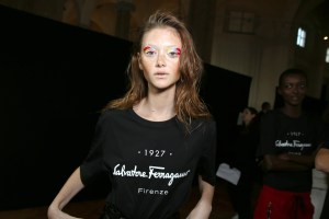 Model backstage