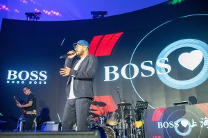 A Yue performs at the BOSS Loves Shanghai event.
