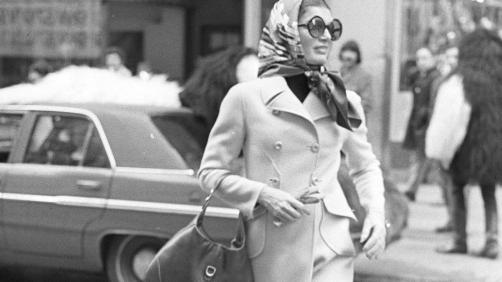 Jacqueline Kennedy Onassis photographed in New York with the Gucci "Jackie" handbag on November 30, 1970.