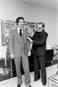Designer Hardy Amies adjusts a look on a model during a presentation of his fall 1977 men's suit collection advance on January 26, 1976.