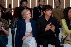 Inventing Anna. (L to R) Julia Garner as Anna Delvery, James Cusati Moyer as Val in episode 102 of Inventing Anna. Cr. David Giesbrecht/Netflix © 2021