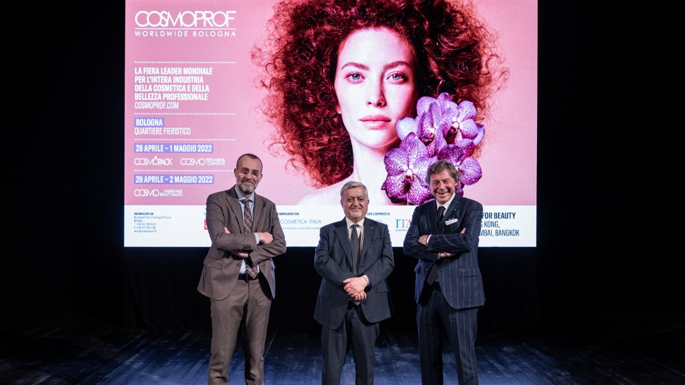 General manager of BolognaFiere Cosmoprof Enrico Zannini, BolognaFiere's president Gianpiero Calzolari and Cosmetica Italia's president Renato Ancorotti.