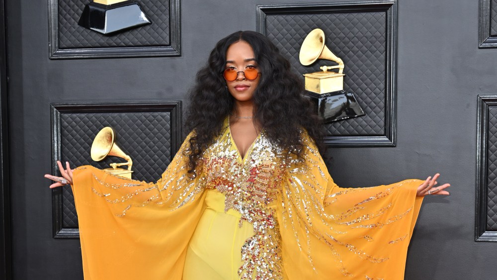 H.E.R. at the 64th Annual Grammy Awards held at the MGM Grand Garden Arena on April 3rd, 2022 in Las Vegas, Nevada.