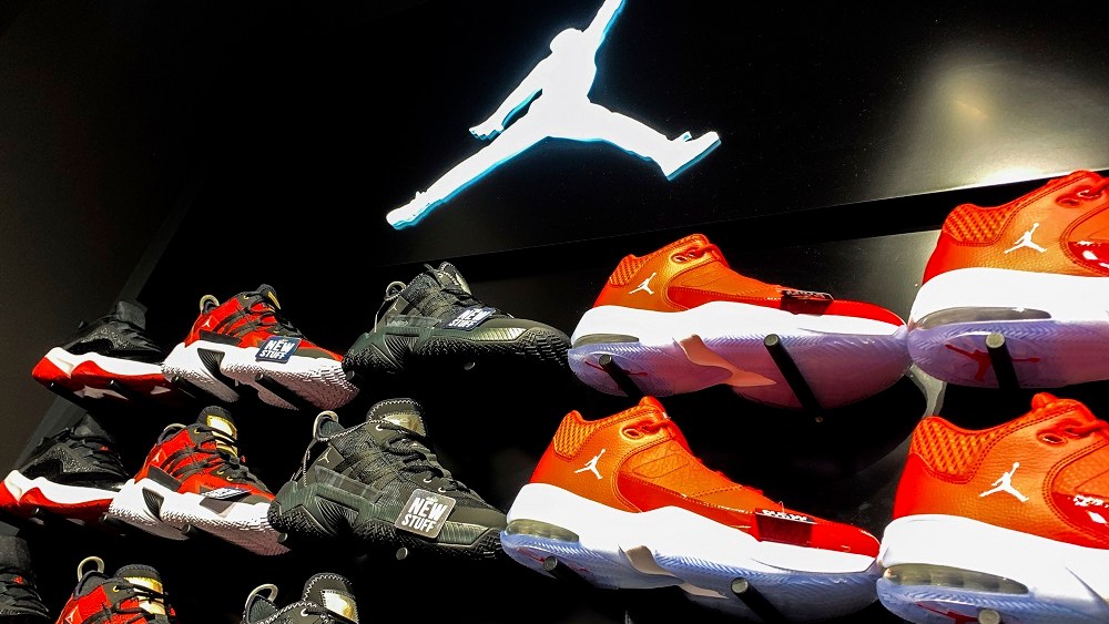 Following a 28.1 percent rise in 2021, U.S. footwear imports were up 29.3 percent year to year to 432.32 million pairs through February.