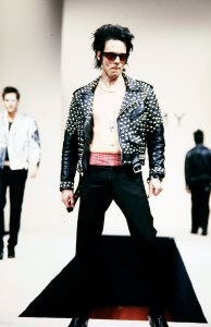 Tommy Lee on the runway at Tommy Jeans Fall 2000 collection
