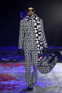 A look from the Tommy Hilfiger RTW Spring 2023 and collaboration with Richard Quinn