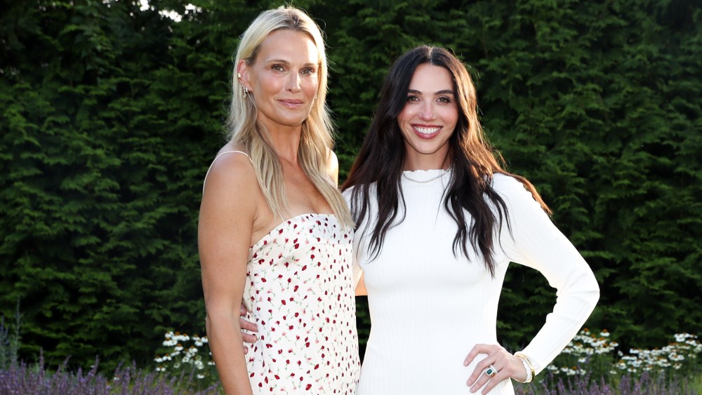 Molly Sims, Laney Crowell