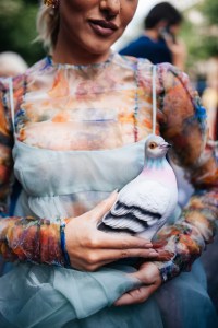 Street style at Paris Couture 2023 Fashion Week.