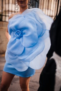 Street style at Paris Couture 2023 Fashion Week.