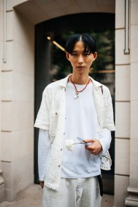 Street style at Paris Couture 2023 Fashion Week.