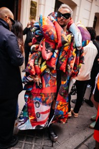 Street style at Paris Couture 2023 Fashion Week.