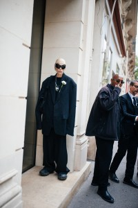 Street style at Paris Couture 2023 Fashion Week.