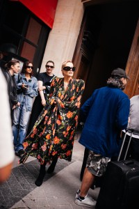 Street style at Paris Couture 2023 Fashion Week.