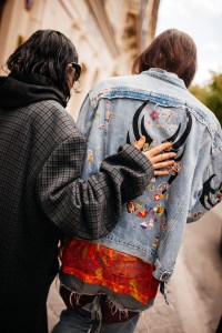 Street style at Paris Couture 2023 Fashion Week.