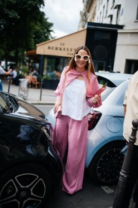 Street style at Paris Couture 2023 Fashion Week.