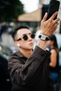 Street style at Paris Couture 2023 Fashion Week.