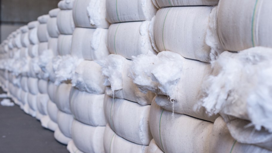 No one was injured and there was little damage to the cotton when a warehouse fire broke out on a farm in Bahia, Brazil.