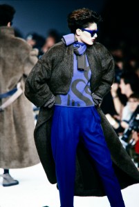 A model walks in Claude Montana Fall 1985 Ready to Wear Runway Show on March 23, 1985, in Paris, France.
