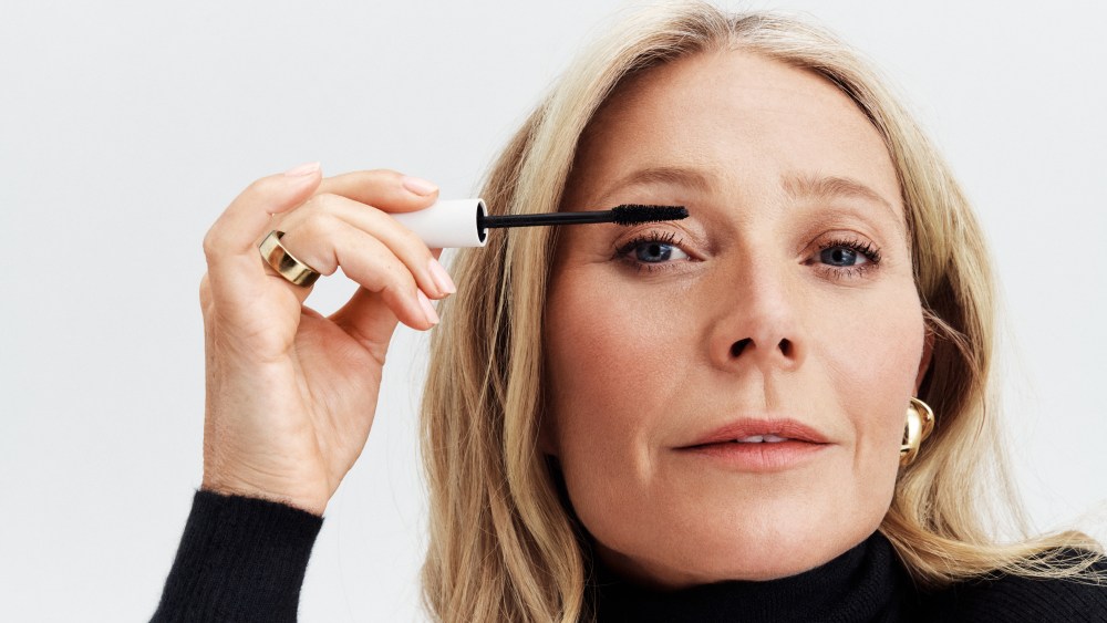 Gwyneth Paltrow applying Goop mascara.