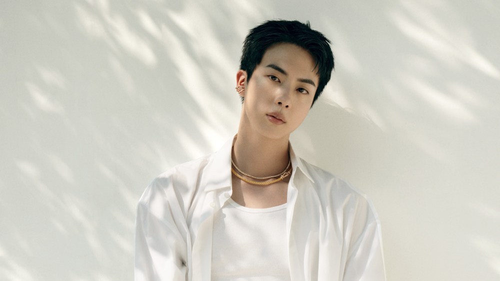 Fred's new global ambassador Jin wears a necklace, earcuff and bracelets from the Force 10 collection.