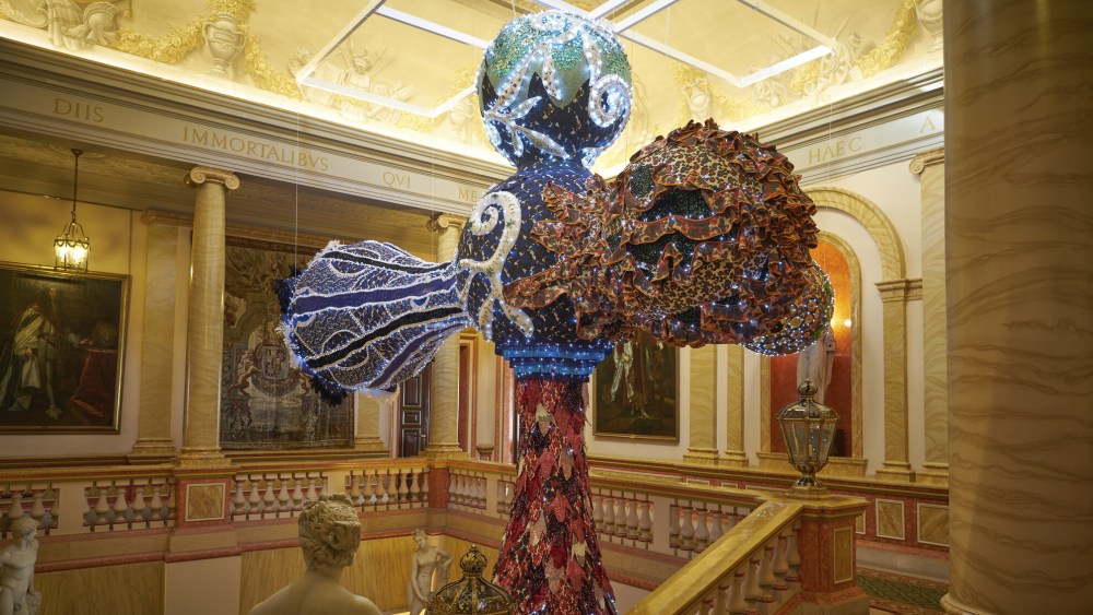 A sculpture by Joana Vasconcelos at Palacio de Liria.