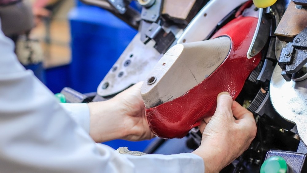 shoe production, women's shoe production, large-scale shoe production machine
