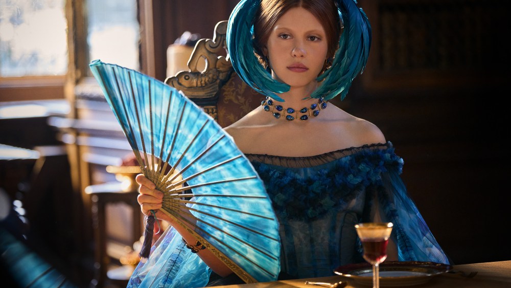 FRANKENSTEIN. Mia Goth as Elizabeth in Frankenstein. Cr. Ken Woroner/Netflix © 2025.