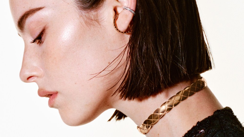 Gracie Abrams wearing Chanel's Coco Crush supple choker.